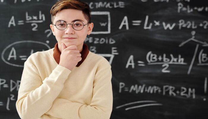 5 Langkah Melatih Anak Berpikir Kritis Mengevaluasi Informasi